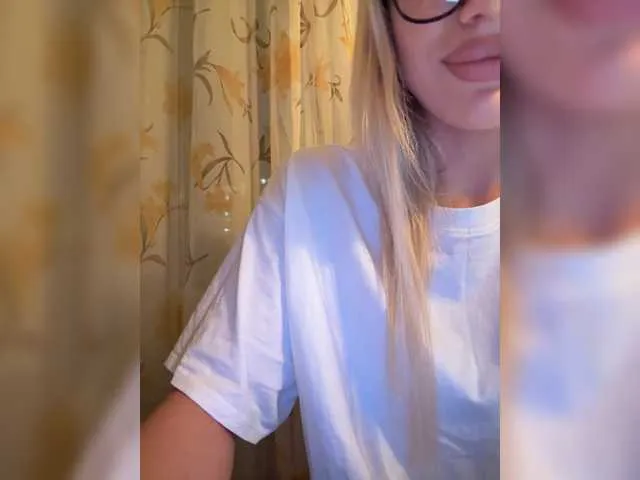 Melania13 – webcam model profile photo