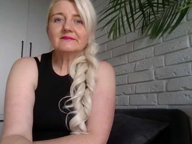 Likachkaa – webcam model profile photo Image 11