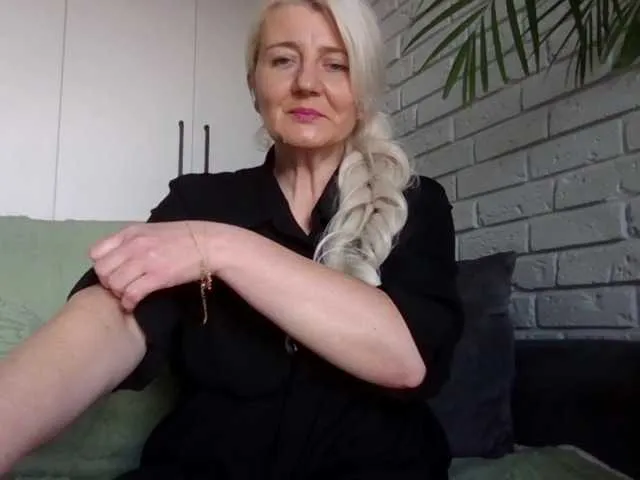 Likachkaa – webcam model profile photo Image 13