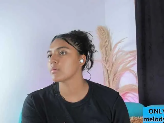 millemimi – webcam model profile photo Image 4