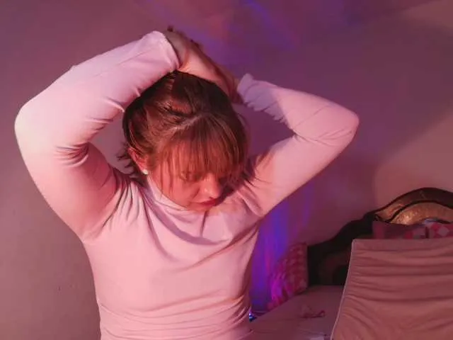 just_emilyy – webcam model profile photo Image 12