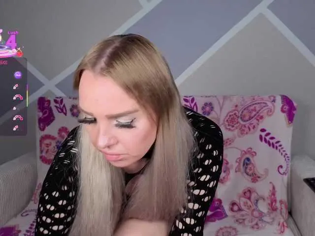 MiaXXXLive Image 13