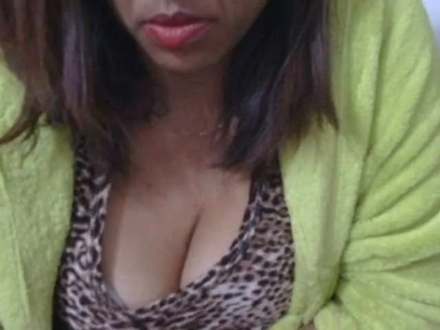 MinniMia – webcam model profile photo Image 2