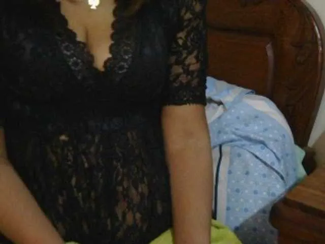 MinniMia – webcam model profile photo Image 3