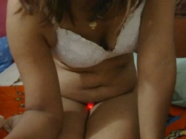 MinniMia – webcam model profile photo Image 6