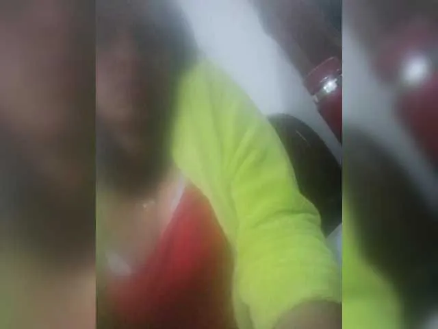 MinniMia – webcam model profile photo Image 7