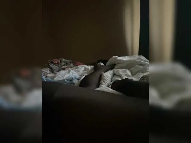 xlunami – webcam model profile photo Image 4