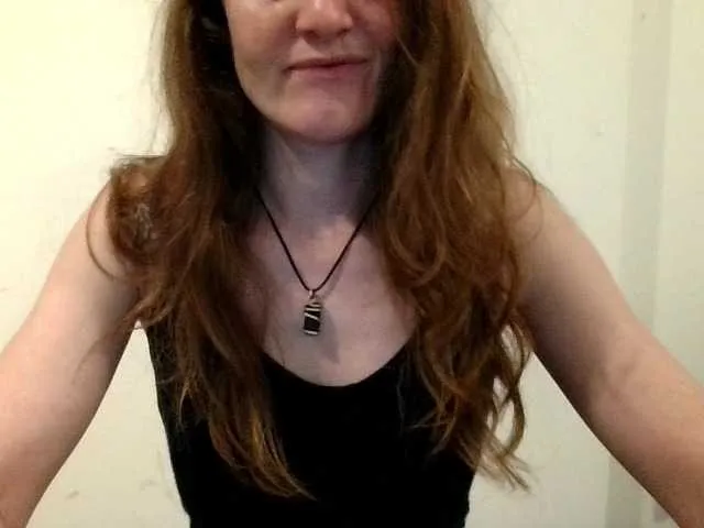MilfNadia – webcam model profile photo