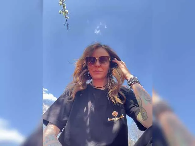 XxxSexyMilfxxX – webcam model profile photo Image 2