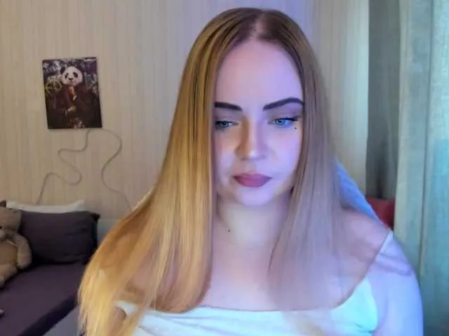 jucieLussie free chat on liveonude Image 11