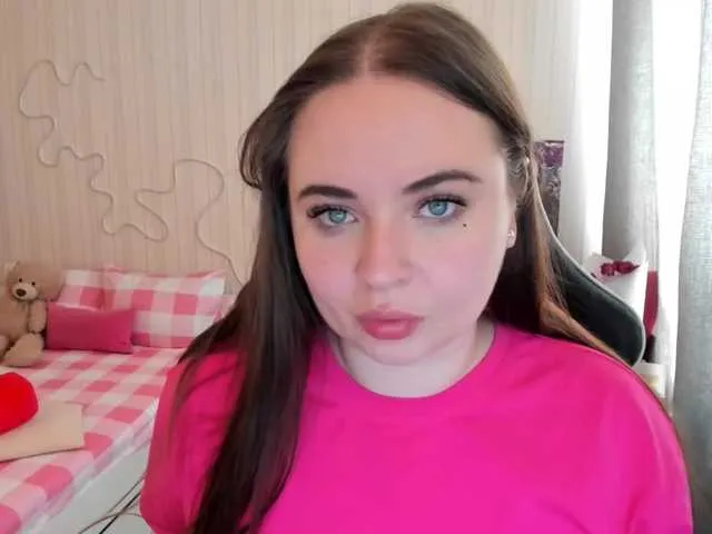 jucieLussie free chat on liveonude Image 2