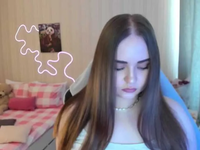 jucieLussie free chat on liveonude Image 4