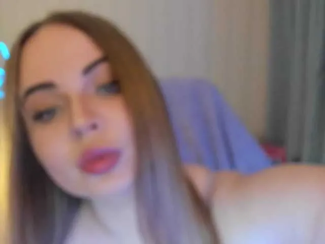 jucieLussie free chat on liveonude Image 9