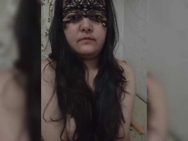 Likachkaa – webcam model profile photo Image 8