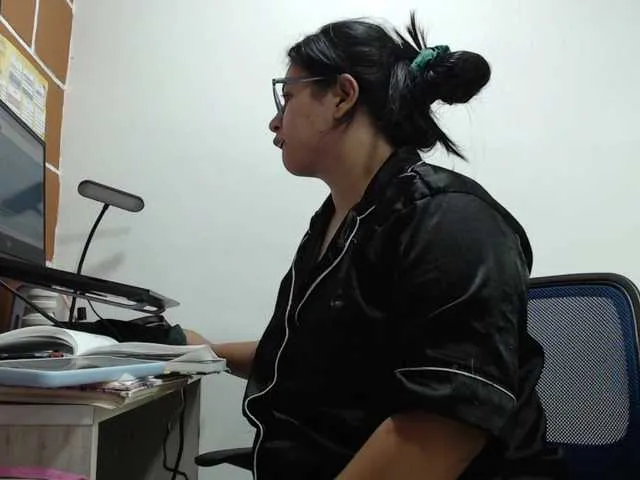 Nestyzz – webcam model profile photo Image 2