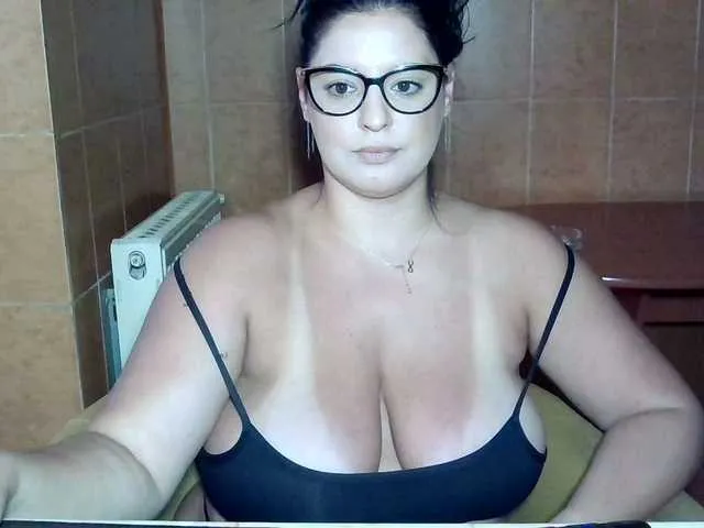 Likachkaa – webcam model profile photo Image 17