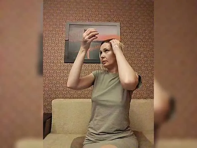 MaddieBryggs – webcam model profile photo Image 14