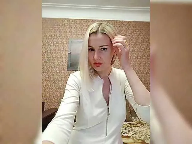 MaddieBryggs – webcam model profile photo Image 2