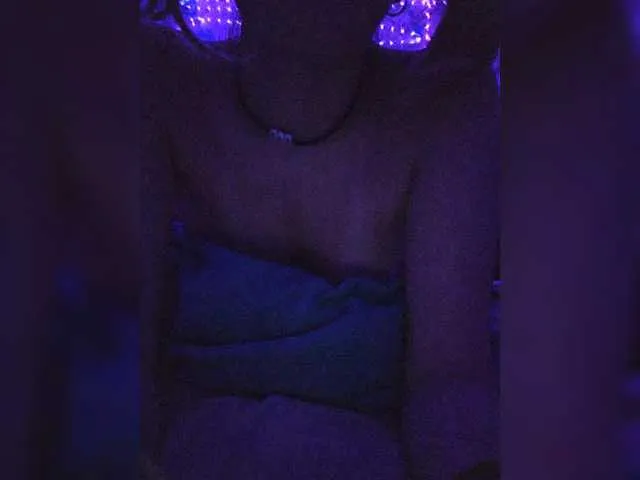 bunnydollstella – webcam model profile photo Image 2