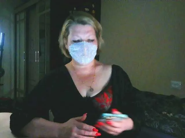 Likachkaa – webcam model profile photo Image 3