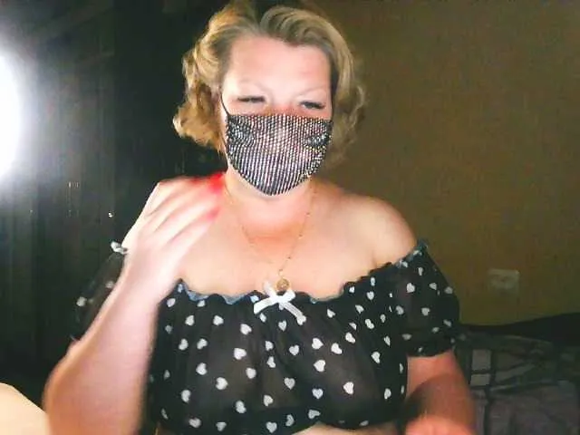 Likachkaa – webcam model profile photo Image 7