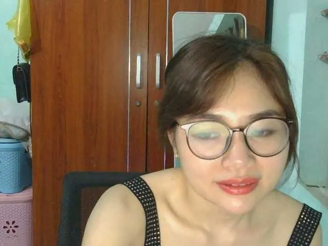 OrgazMia – webcam model profile photo Image 3