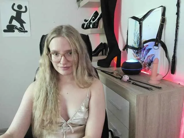 liz_holmes – webcam model profile photo Image 10