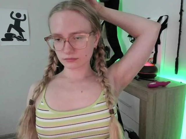 liz_holmes – webcam model profile photo Image 17