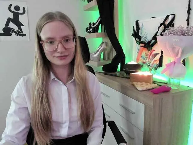 liz_holmes – webcam model profile photo Image 18