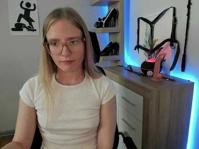 liz_holmes – webcam model profile photo Image 7
