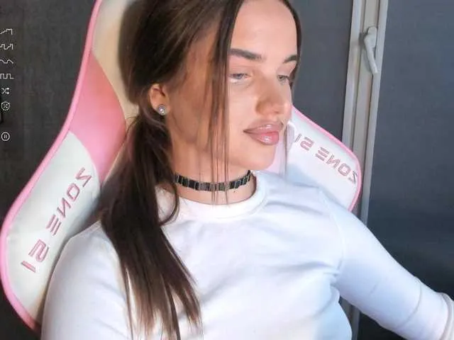 Likachkaa – webcam model profile photo Image 9