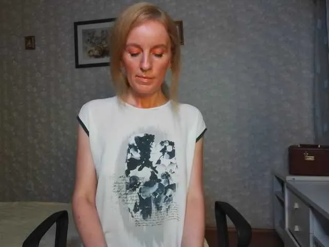 AlexisGrays – webcam model profile photo Image 13