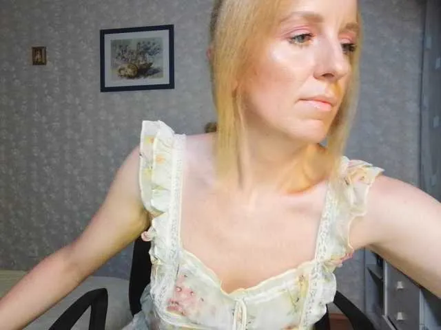 AlexisGrays – webcam model profile photo Image 14