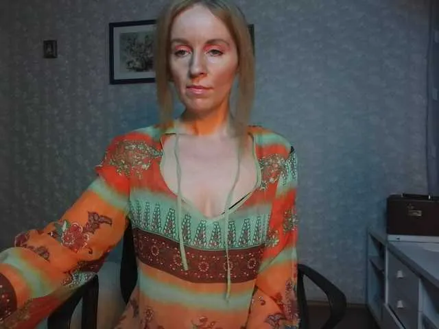 AlexisGrays – webcam model profile photo Image 2