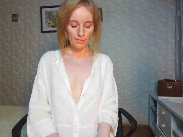 AlexisGrays – webcam model profile photo Image 3