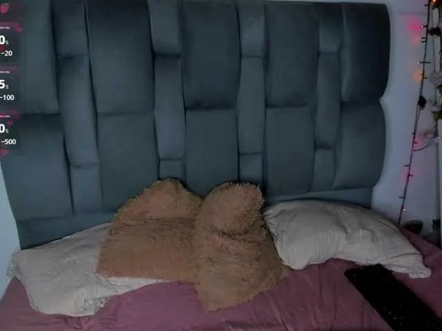 SheOnShe – webcam model profile photo Image 2