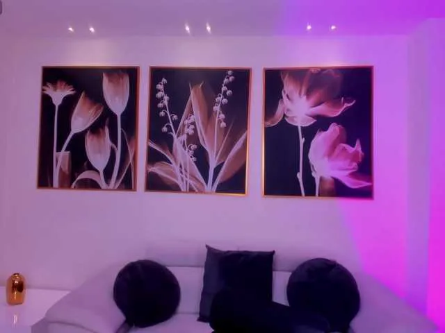 xunybany – webcam model profile photo Image 5