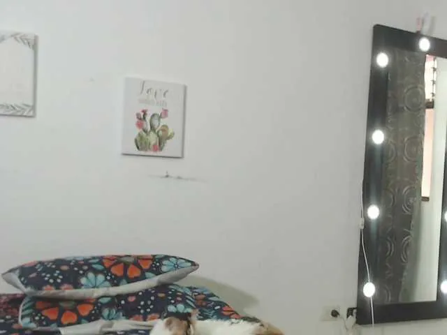 saradiamond01 – webcam model profile photo Image 11