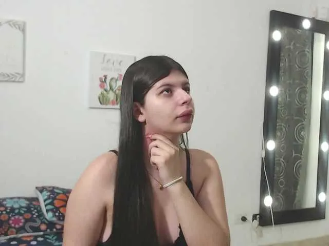 saradiamond01 – webcam model profile photo Image 9