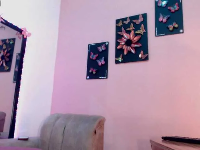 millemimi – webcam model profile photo Image 3