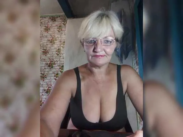 glossybabe_ – webcam model profile photo Image 11