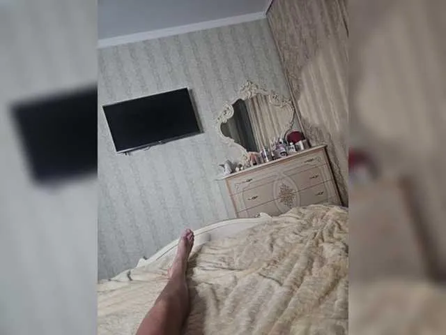 Sun-Moon – webcam model profile photo Image 8