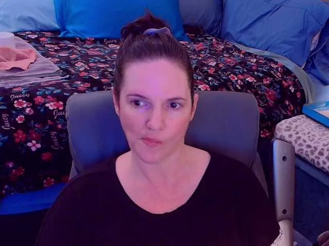 vixenvictoriaa – webcam model profile photo Image 8