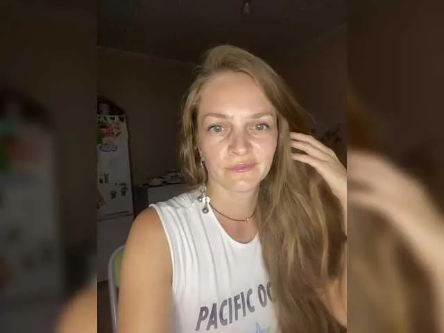 glossybabe_ – webcam model profile photo Image 5