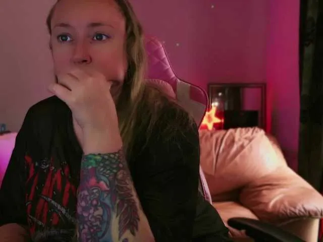 NylonQueen's Thumb Image