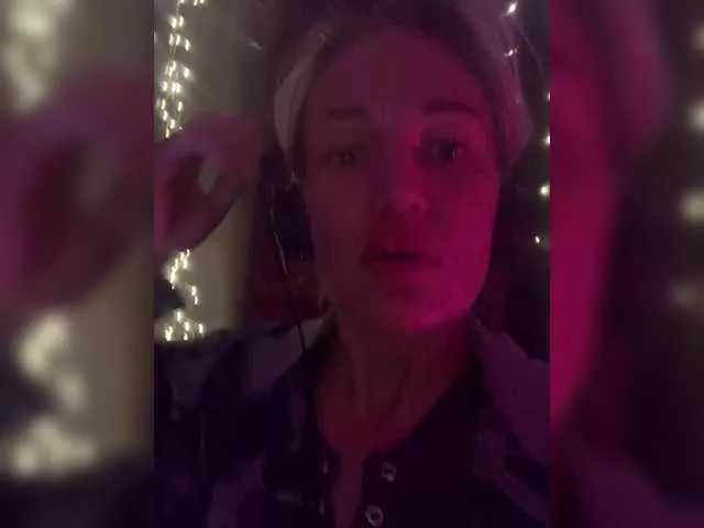 Sonya-Love – webcam model profile photo Image 4