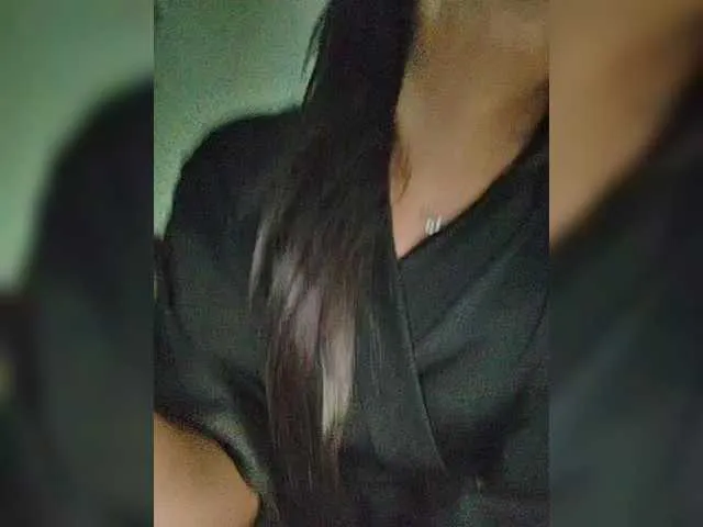 LinaTwins – webcam model profile photo Image 18