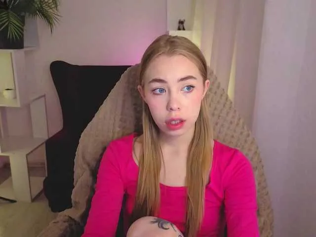 OpheliaOracle – webcam model profile photo