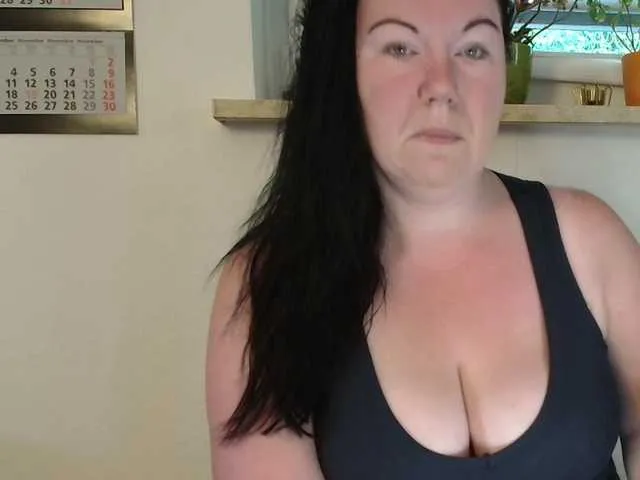 MinniMia – webcam model profile photo Image 15