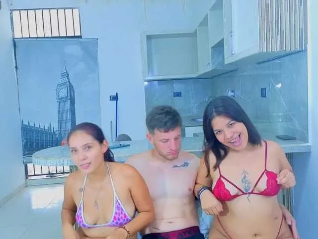 your_dolls – webcam model profile photo Image 2